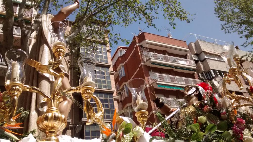 cruzdeguiagrx's tweet photo. "@AngelGranaino: Últimos detalles de una Semana Santa perfecta @granadadigital @cruzdeguiagrana #SSantaGD http://t.co/BTRKdY0ovI"