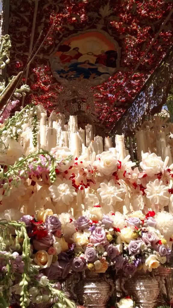 cruzdeguiagrx's tweet photo. "@AngelGranaino: Últimos detalles de una Semana Santa perfecta @granadadigital @cruzdeguiagrana #SSantaGD http://t.co/BTRKdY0ovI"