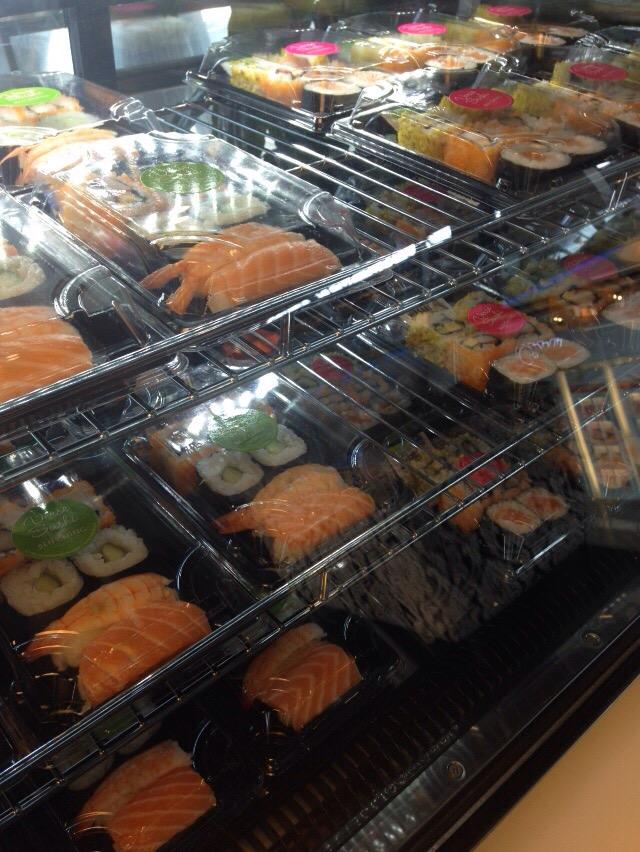 TulipInnEA's tweet photo. Vanaf vandaag verse sushi in onze bar!! http://t.co/5itLjmWHeG