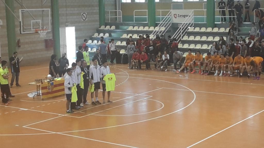 FundLucentum's tweet photo. “@ANTONUD: Campeones triples  @CB_Lucentum @MarioJimnzRbls @sr_miki11 @pablomata14 A. Garrigos José Luis Ibañez. http://t.co/5iAk1eOxei”
