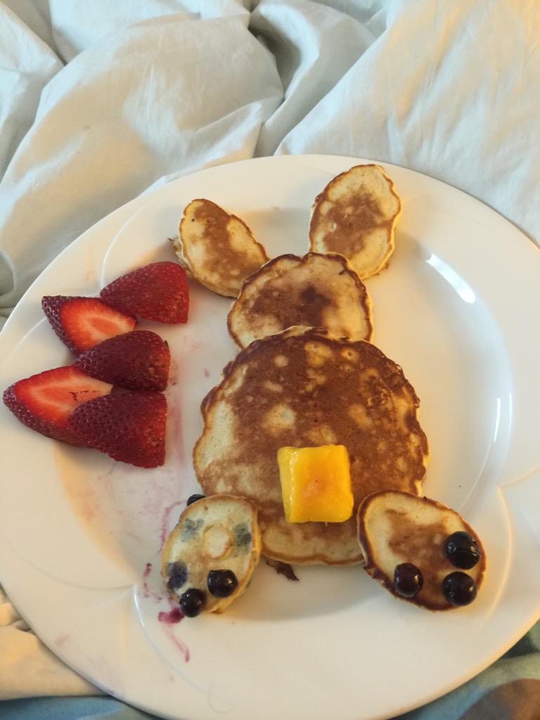 DIRTYMINDSca's tweet image. Roadkill Bunny #Easter Pancakes in bed. Sweet.
