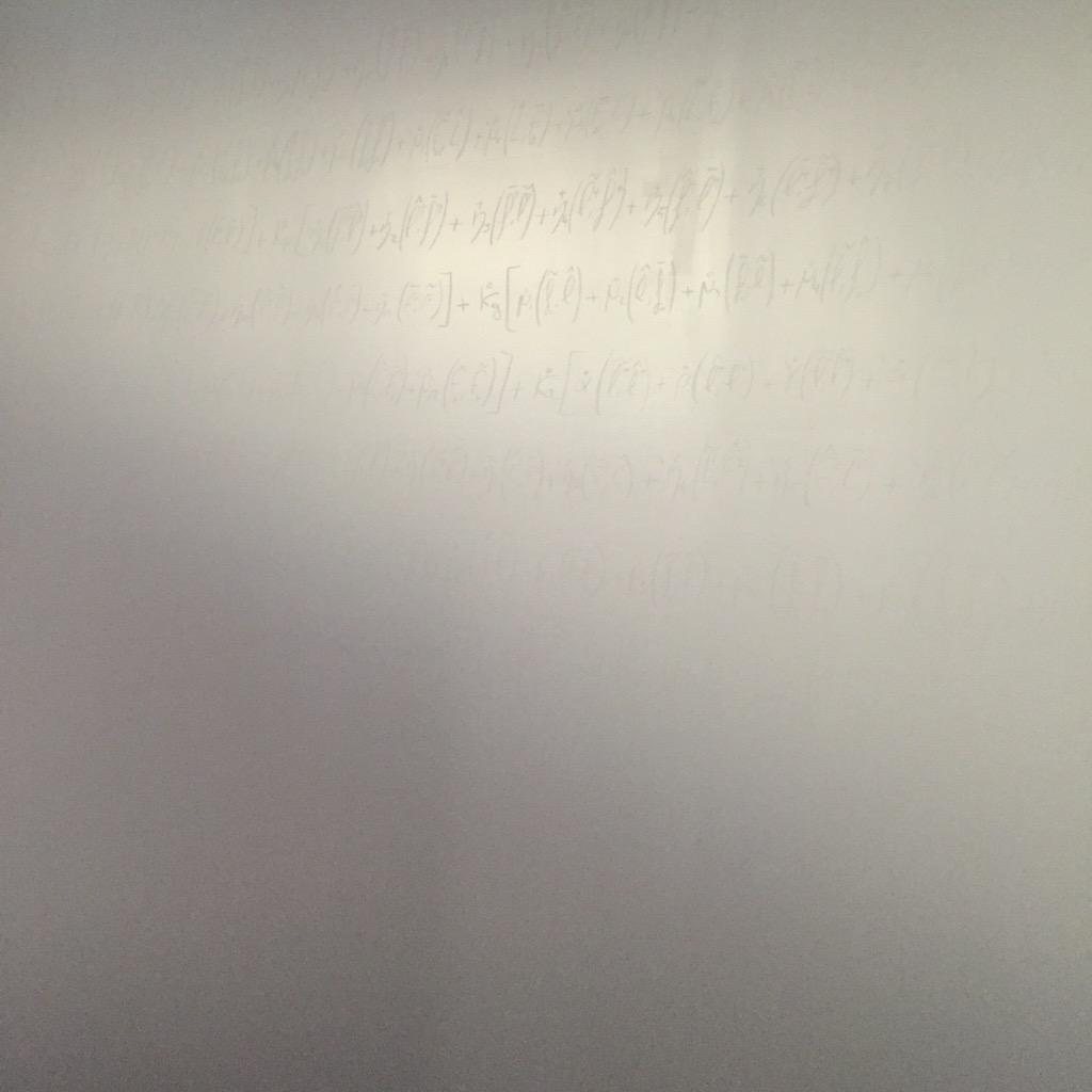 Saeptem's tweet photo. Laurent Derobert – "Du manque" (craie, mur elliptique, révélations des manques) http://t.co/UJZnWn0uZ5