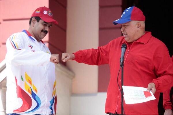 ronaldrg027's tweet photo. #A25MesesDeTuSiembraComandante Seguimoa firme con el Pdte @NicolasMaduro cumpliendo tu legado NO TE FALLAREMOS http://t.co/Z8nGjzT0xr