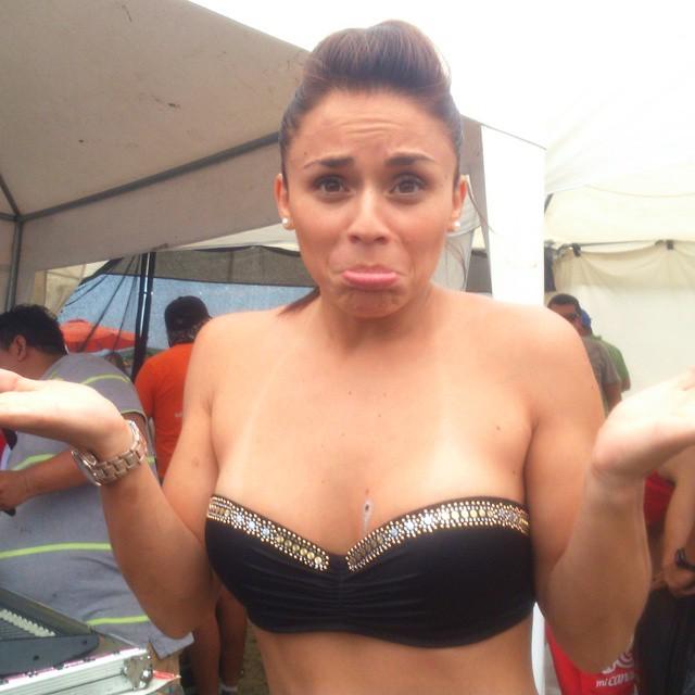 TCdeportesEC's tweet photo. ¡Ay Fernanda! Llega 1 hora tarde a #Playa7 ¿La dejamos animar? http://t.co/gda9LSDElS