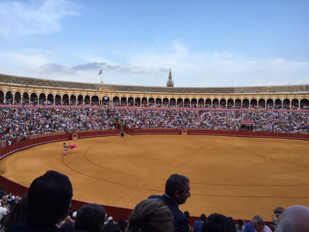 LosMorancos's tweet photo. Q bonita la plaza de Sevilla!! Hasta la corcha!! Perdón http://t.co/OUYBpvDvnt