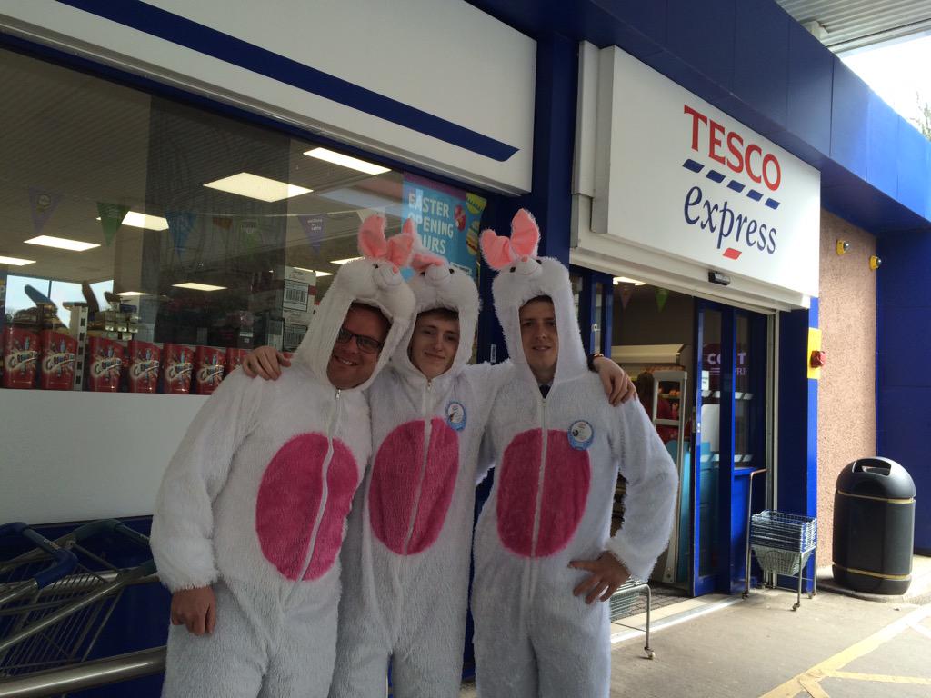 SiSi_w's tweet photo. Here are the bunnies outside torquay fuel site. #EasterSunday @Ricky_Wheeler http://t.co/DSoj9JNRdG