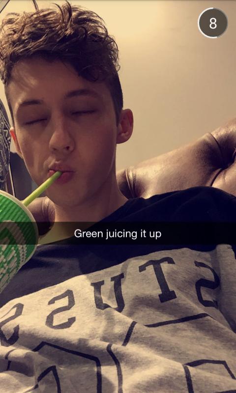 YouTuberCaption's tweet image. When you're trying to be healthy