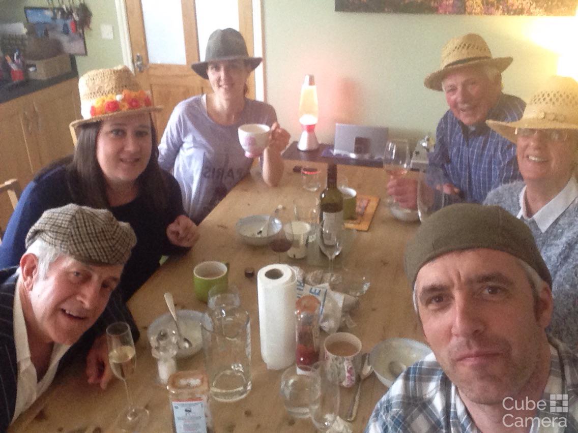 stef2cv6's tweet photo. MSandraHowarth  @AlexandraHall04 Happy Easter http://t.co/wCzjyOE3Hq