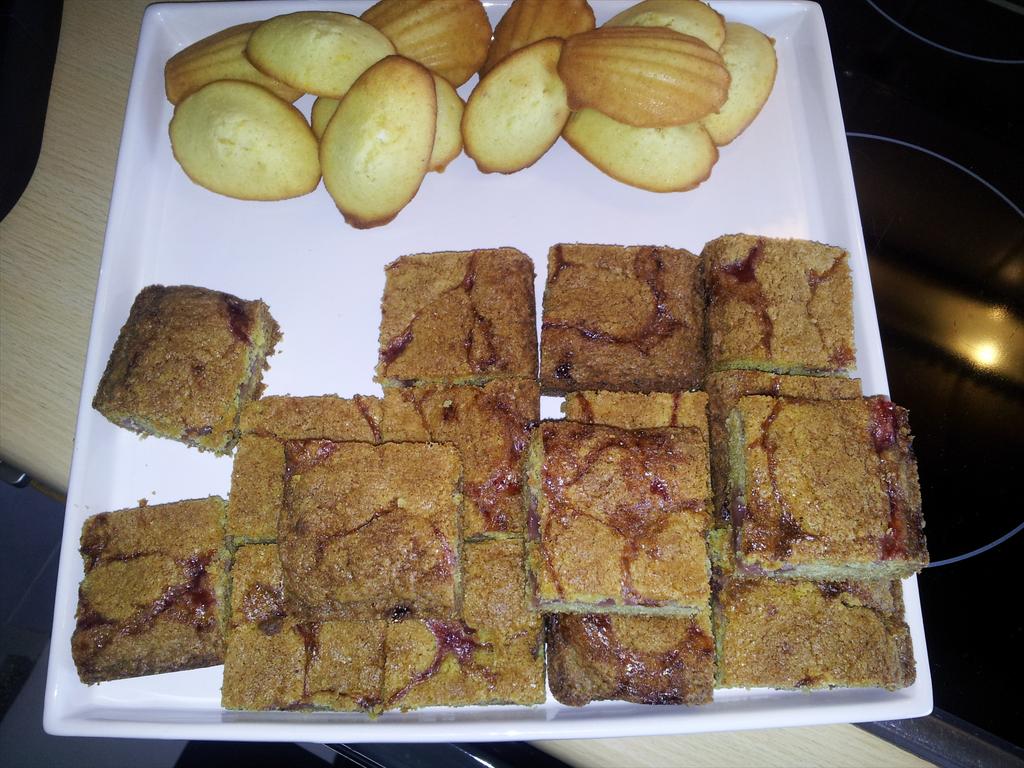 Strawberry bars &amp; almond madeleines for Easther brunch. Recepies by <a href="/LaurasKitchen/">Laura Vitale</a> offcourse!