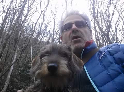 celesteoperadog's tweet photo. #Selfie con papà durante la passeggiata in montagna. C'era pure un cervo, però era timido. Bau! #celeste #operadogs http://t.co/etYKxvbNmJ