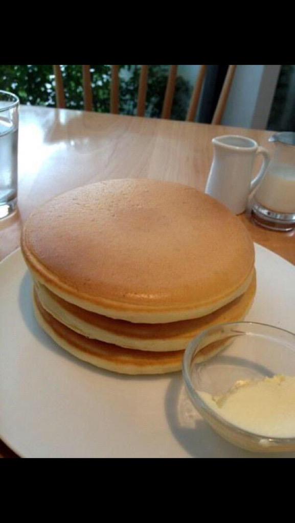 thischicktweets's tweet photo. These pancakes are more perfect than I'll ever be #pancake #Perfection http://t.co/kOxeK2j9zi