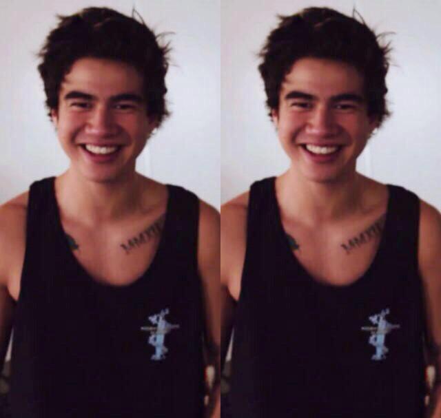 ashh (@svmmermcgic) on Twitter photo 