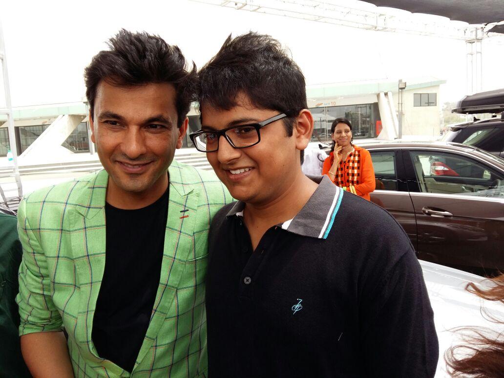 AnishAgrawal23's tweet photo. @TheVikasKhanna It was nice meeting you. Thank you for making me eat GOBHI. You were Awesome!
#HumbleGuy #LuxeDrive http://t.co/t559TzyL3Q