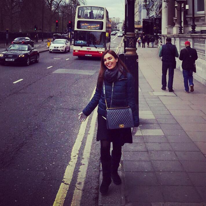 Ashk cok yuzsuz kacamiyorum, hayat senden artik hic korkmuyorum 😍🎶🎶😍 april at London.... ☀️☀️