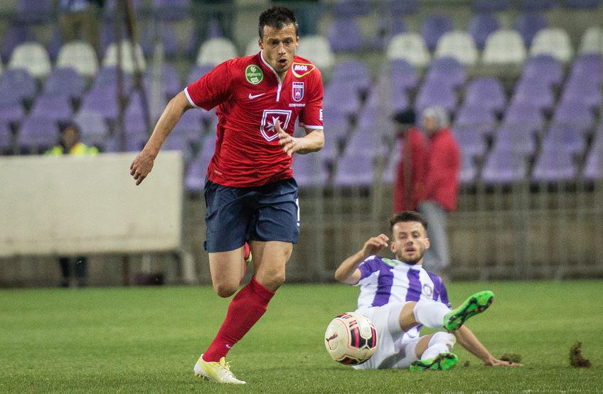 Mirko runs toward the ball