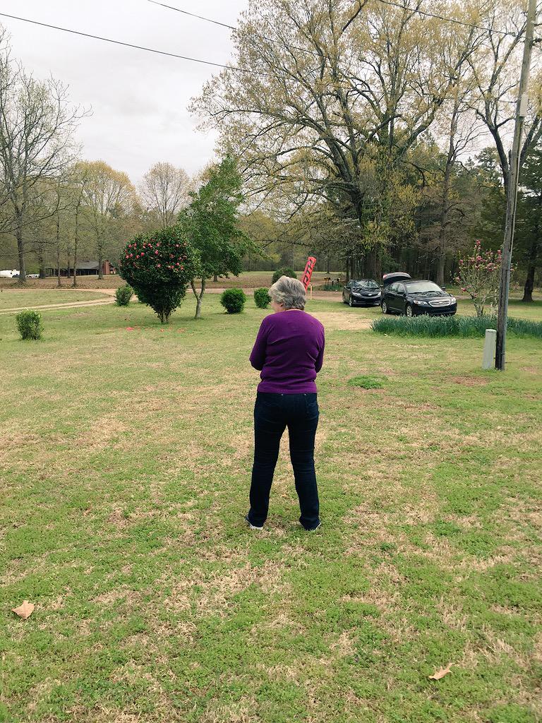 KatlynnRandolph's tweet photo. My granny is playing softball!!😂 http://t.co/gup3UZkzm9