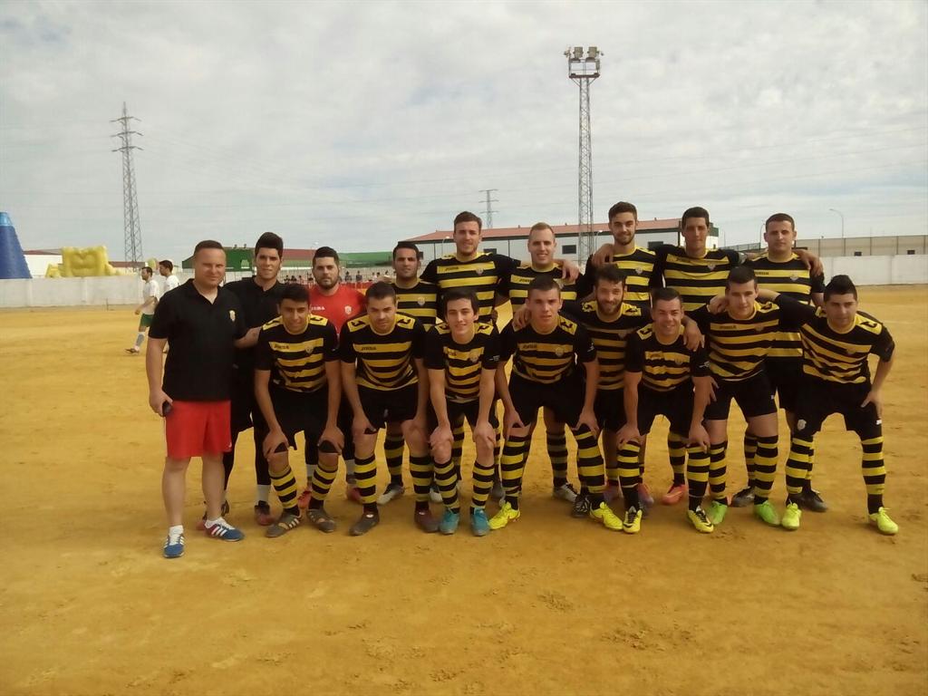 ADLobon's tweet photo. Gran día de Convivencia en nuestro campo. 
@ADLobon 6 @Cpesparra 0
Día muy bonito 
Gracias a tod@s los asistentes. http://t.co/9SW9e85BPV