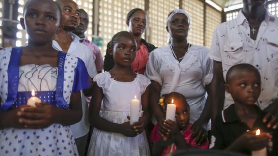 NoticiasRCN's tweet photo. Kenia inició duelo nacional por masacre en universidad de Garissa. Foto: EFE. http://t.co/GYfSOoEPVq http://t.co/zGOcbWcx3B