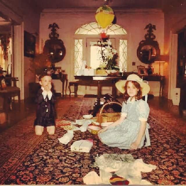 #Easter #Greenwich #Connecticut w/my sister Nicoletta at our #country #estate in #IndianHarbor #foyer #Family 1980's