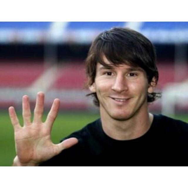 Hey messi,, berapa gol ronaldo tadi??