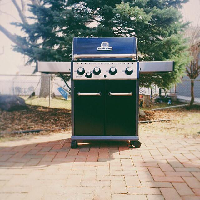 cmeium's tweet photo. Just got this put together, now to season the grates and start grilling #summer #grilling #Minnesota @broilkingbbq http://t.co/Z45HIuHBJr