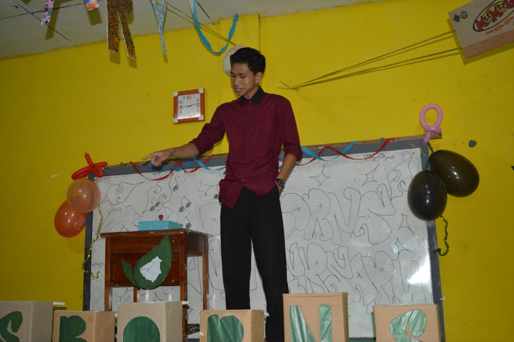 borneoperson's tweet photo. "@rifqikk: Sambutan dari kaka alumni, ahk bemz(Rizky Raharja) @borneoperson #hbdOSB7 http://t.co/3VeEBmzAmq"