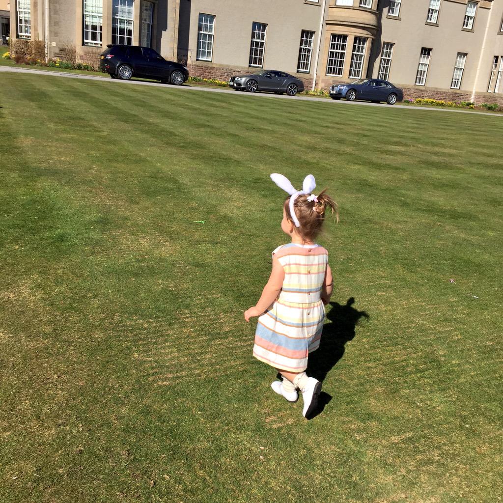 FionaMacGregor's tweet photo. My little Easter bunnies! 💛🐰 http://t.co/QeEXWYECp9