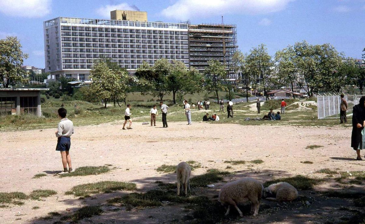 Hilton Hotel

Diğer İstanbul anıları burada: eskiturkiye.com/sehir/istanbul