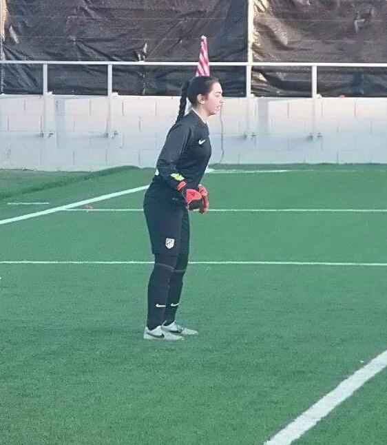 Hoy tenemos que felicitar a nuestra numero 1,nuestra portera se hace mayor y hoy cumple 16 años.FELICIDADES SARITA!!!