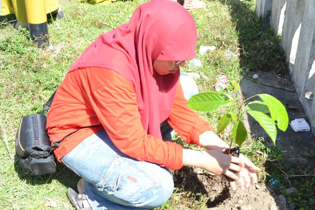 SIGiMmju's tweet photo. Pohon dn hutan mrpkn warisan untuk anak cucu kita, ajarkan mereka mencintai lngkungan....selamat hari bumi http://t.co/eApe6tU7Cp
