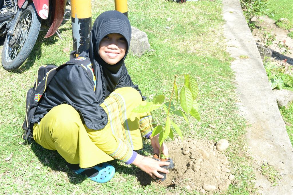 SIGiMmju's tweet photo. Pohon dn hutan mrpkn warisan untuk anak cucu kita, ajarkan mereka mencintai lngkungan....selamat hari bumi http://t.co/eApe6tU7Cp