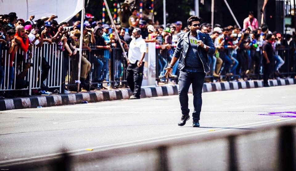 RJChaitu's tweet image. Happy to be a part of our own hyd frst f1 show .. #proud #awsomefeeling #crowdcheering #fun #love