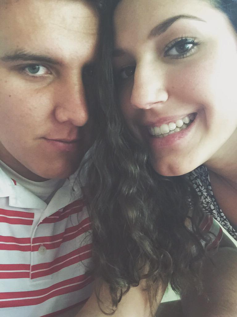 sydniecason15's tweet photo. happy easter from ur fav sibs 😛💐🐰 #esavage http://t.co/NFphjlVCr7
