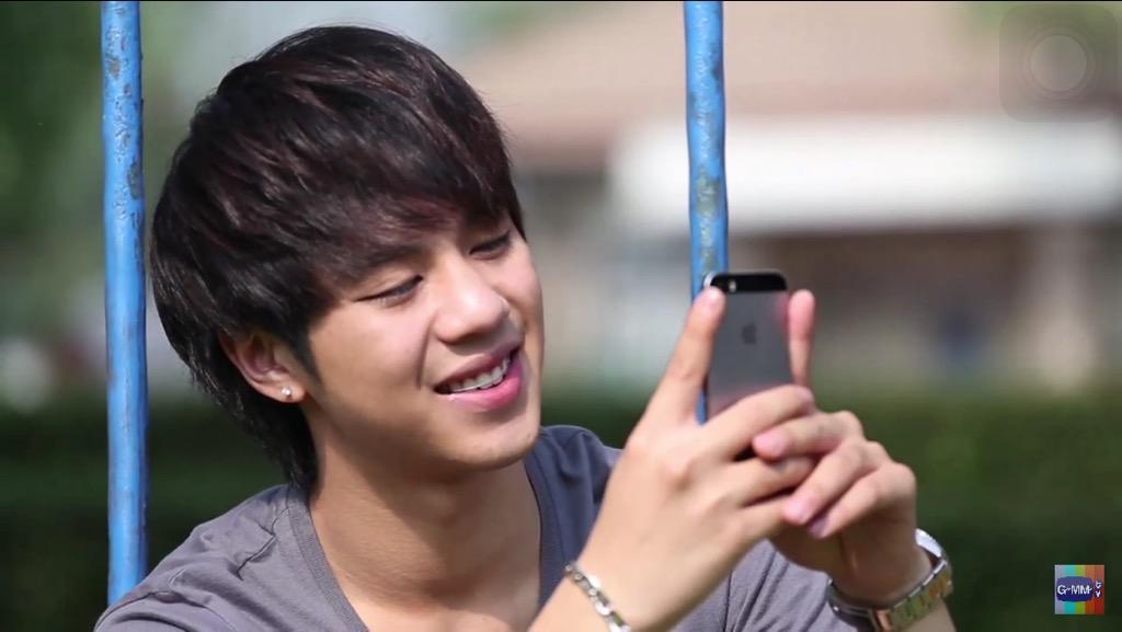 Si_HaNkWaNg's tweet photo. เฟรมมันต้องแอบชิบเพื่อนไม่ก็ชอบแฟนเพื่อนชัวร์ #wifisociety #graysecret http://t.co/k2Q5FBa2k2