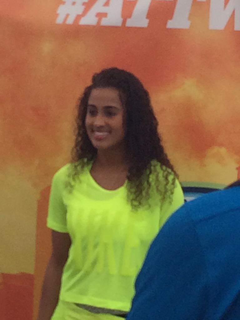 Jefflane_3's tweet photo. #attwbb Skyler Diggins signing autographs @ final four pre-game festivities! http://t.co/l9hwr7msHL