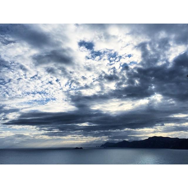 InstaPic by sere_dl: Buonapasquablu🔹
#tramontodoro#april#pasqua#easter#sky#clouds#sea#isola#ligalli#coast#amalficoa…