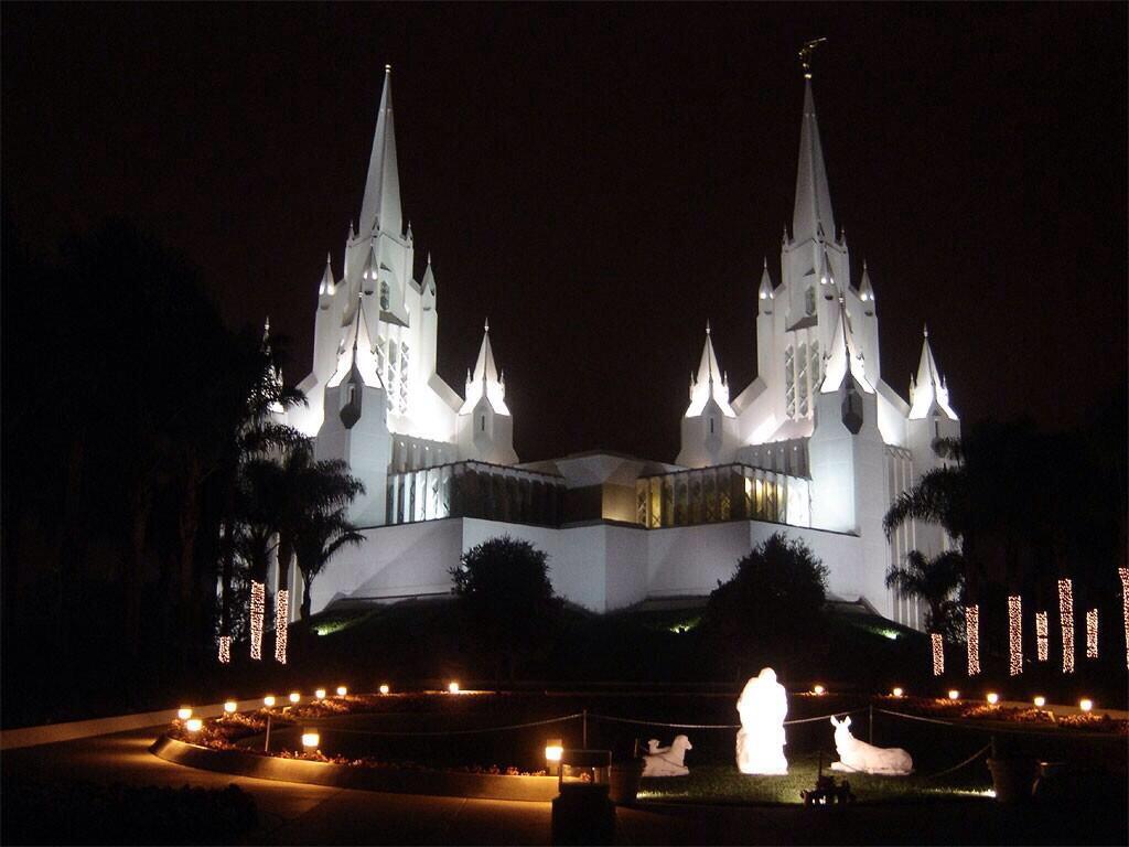 LDSTemplePics's tweet photo. San Diego California Temple 😍 http://t.co/keHDOKMR8a