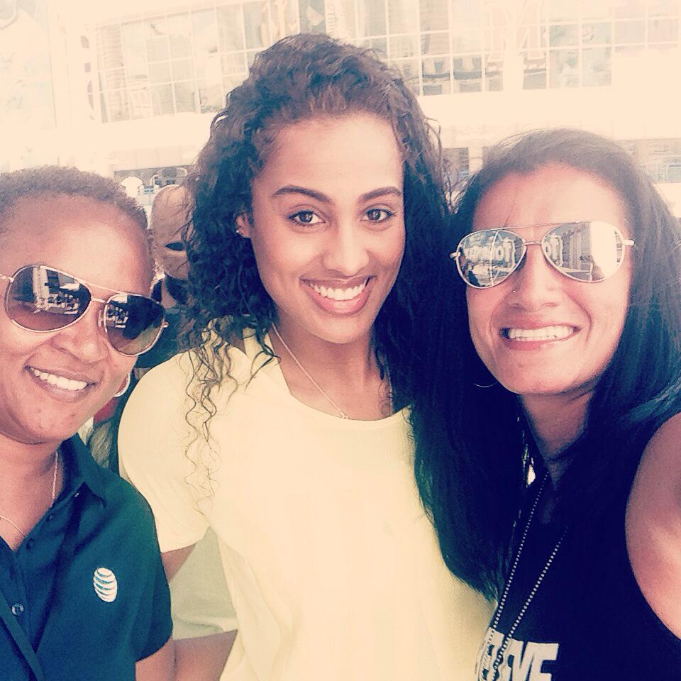 ECnCT09's tweet photo. #ATTWBB @SkyDigg4 @psLIVE_US @AnEpicCompany #LoveMyJob #EventLife best Bball fans are in Tampa for women's Final4 http://t.co/dEP5oeHv2V