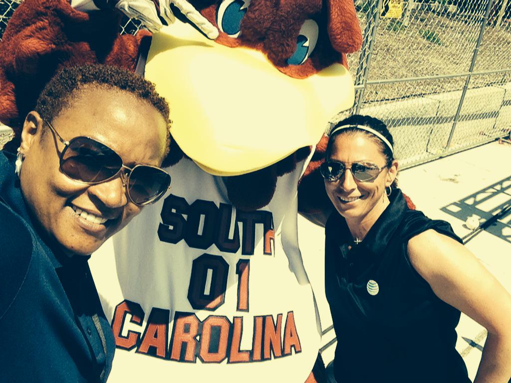 ECnCT09's tweet photo. #ATTWBB @SkyDigg4 @psLIVE_US @AnEpicCompany #LoveMyJob #EventLife best Bball fans are in Tampa for women's Final4 http://t.co/dEP5oeHv2V