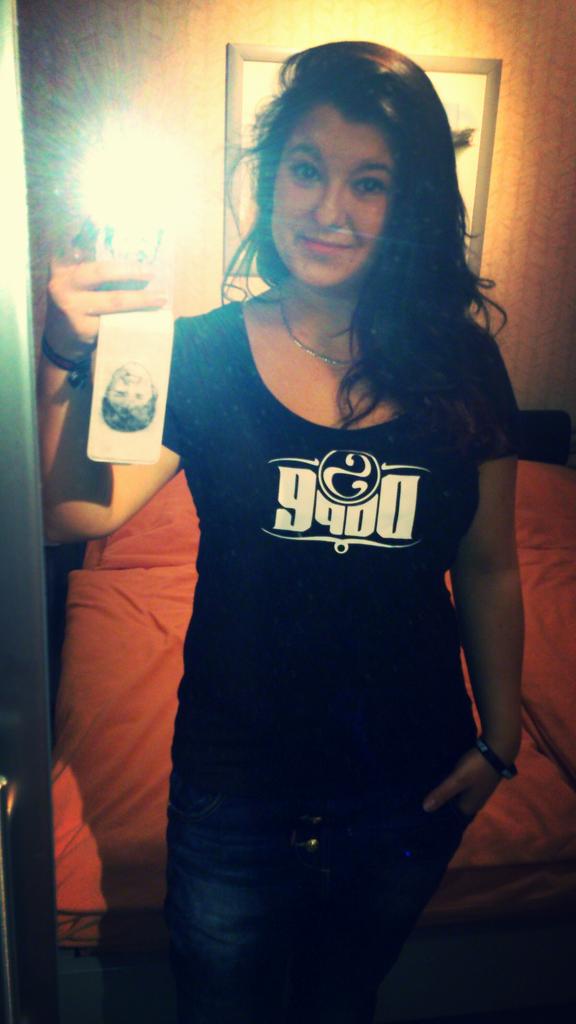 yazzmin44's tweet photo. @sdopeisses @koolsavas
#Märtyrer Handyhülle strahlt und #sdope Shirt :)
#supportyourlocalact #dresden http://t.co/6ovaL78PIi