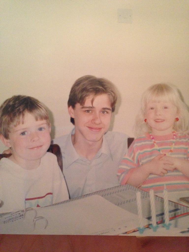 c0mPaN10nCuBe's tweet photo. Me with my bro and sis 😄 @justcraigjones @han_jones_ http://t.co/AkTqwpQ1gB
