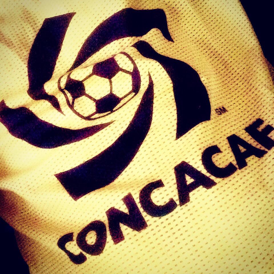 RaQuezFilm's tweet photo. Hay Dios mío que verano más inolvidable 😍⚽️👓👙🙇👀😬 http://t.co/0wgdW7dd7U
