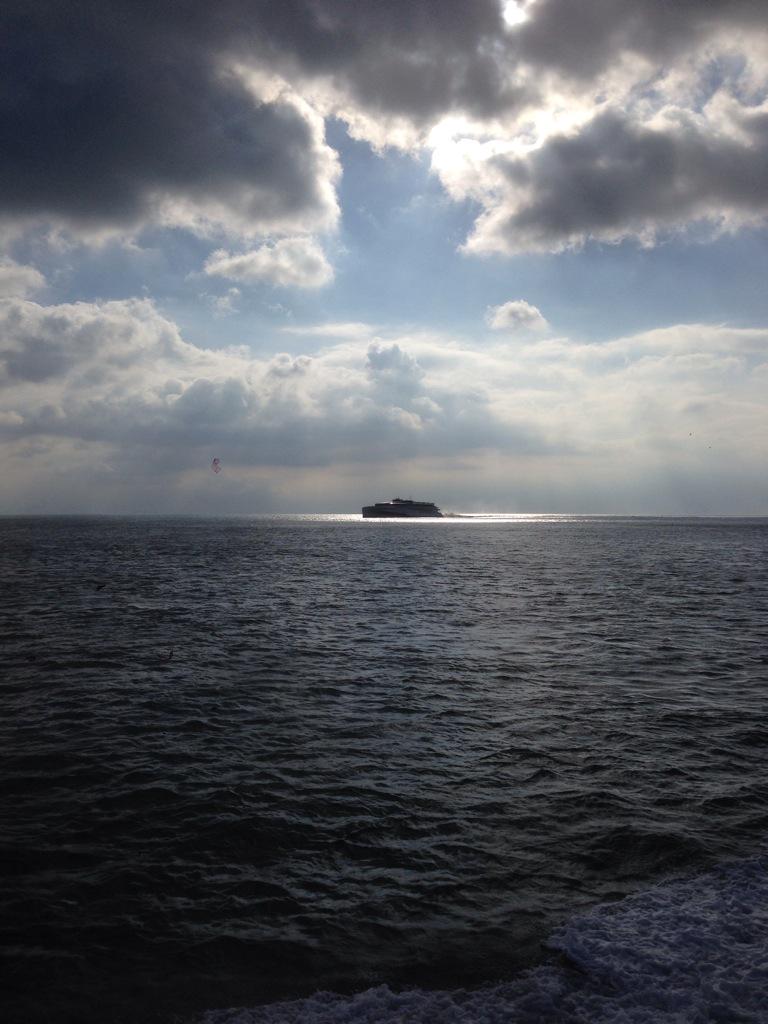 AndrewMorvan's tweet photo. Condor Liberation heading to Jersey this afternoon http://t.co/tUKGB0f7vj