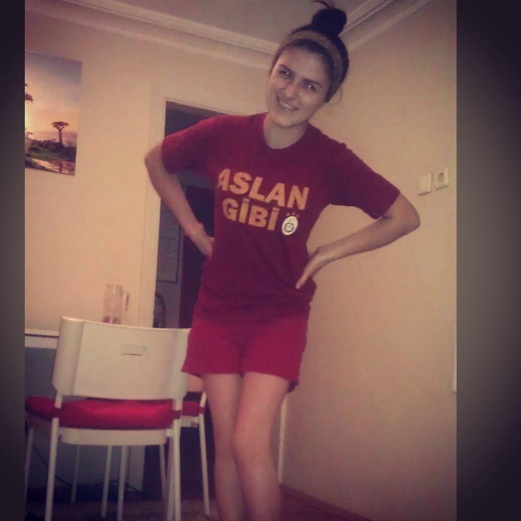 DeliceZeynep's tweet photo. Lider GALATASARAY ! http://t.co/f2QtXgz6mM