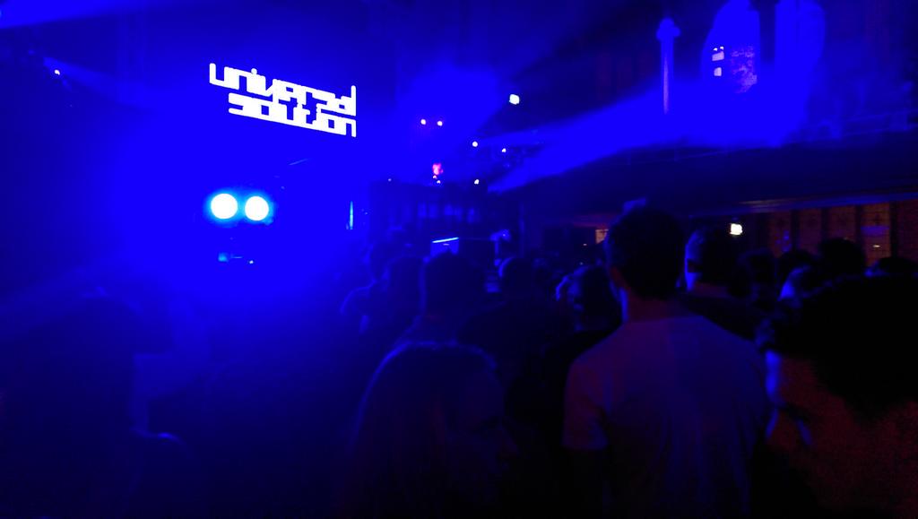 DjDoubleCream's tweet photo. Warming up for above and beyond http://t.co/qKa38Ktscp