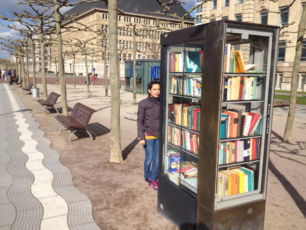 Geetly's tweet photo. Love love love this idea of public book booths in #Dusseldorf . Do any other places have these? #BookNerd http://t.co/AHkJ3dxKtu