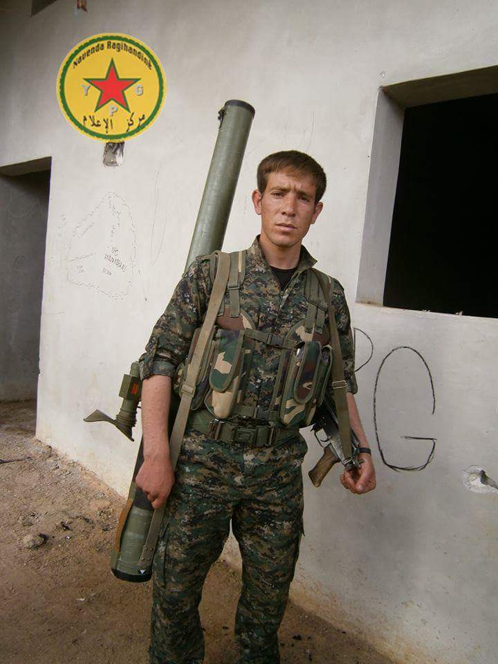 bavepolat's tweet photo. Kantona jizîrê.... serê kaniyê
Şervanên YPG û YPJ li başurê serê kany gundê xatoniyê ji çeteyên Daîş rêzgarkirin . http://t.co/LlS38ZF9f5