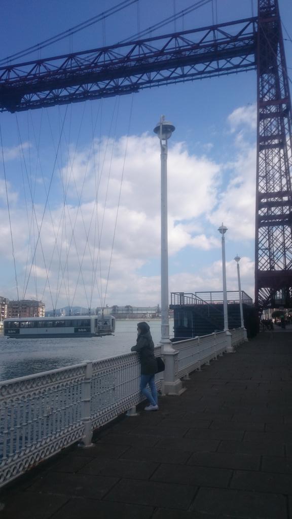 21_torrijos's tweet photo. De vuelta ya, que buen día en #Getxo#Portugalete como no, con @Carol20_P http://t.co/OK5dPNS0ce