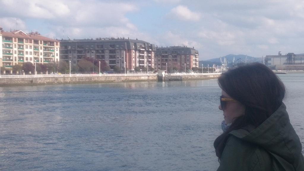 21_torrijos's tweet photo. De vuelta ya, que buen día en #Getxo#Portugalete como no, con @Carol20_P http://t.co/OK5dPNS0ce