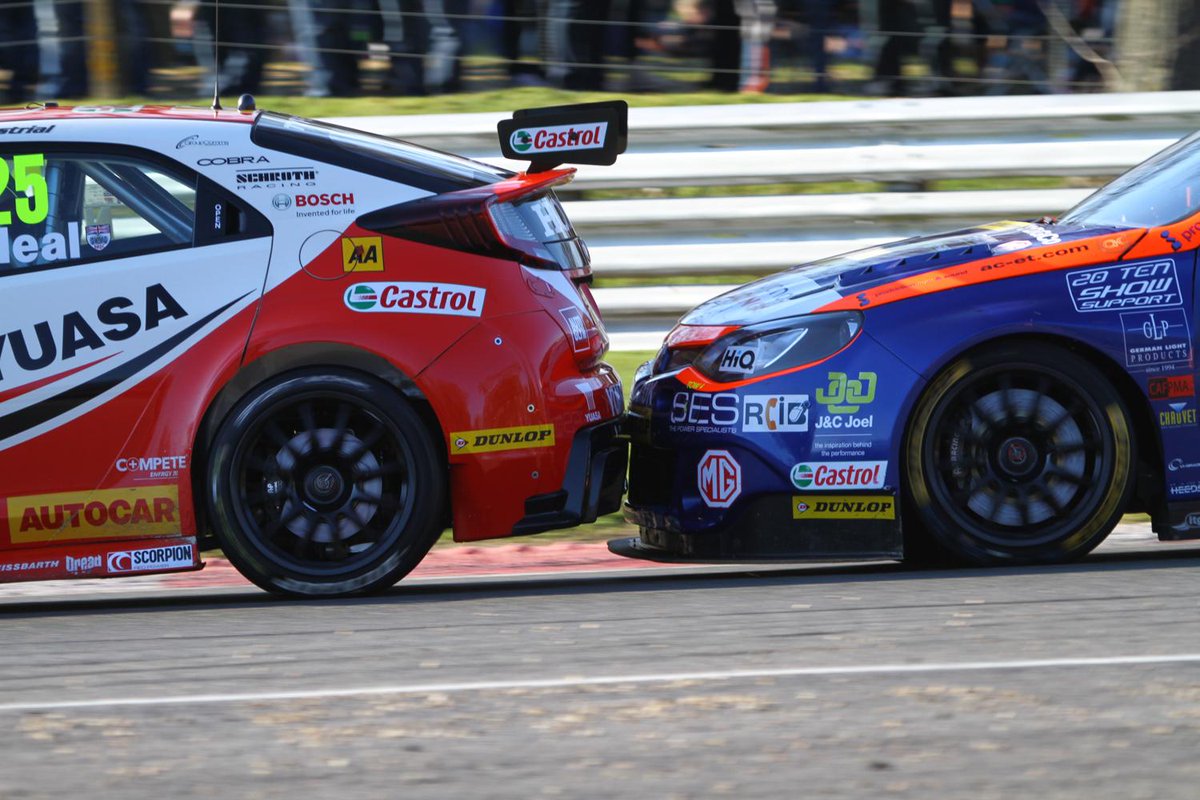 A very close race between <a href="/jgmotorsport/">Jack Goff</a> and <a href="/MattNealRacing/">Matt Neal</a> #BTCC